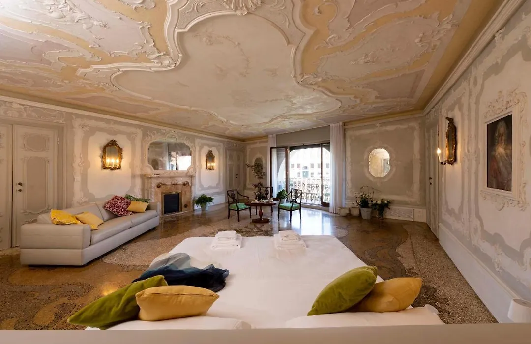 Mocenigo Grand Canal Luxury Suites-1